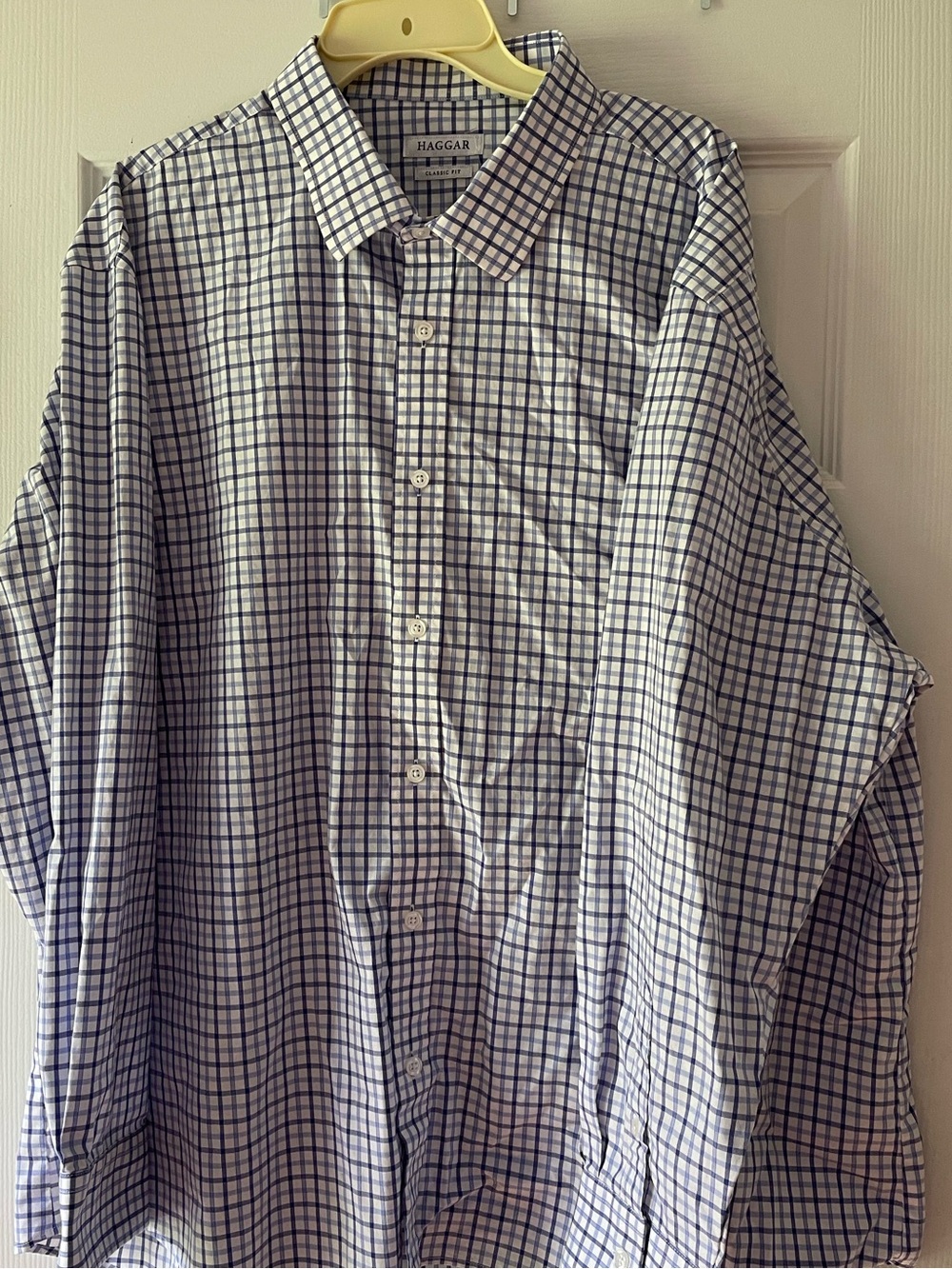 Haggar Men’s Navy and White Windowpane Button-Down Shirt